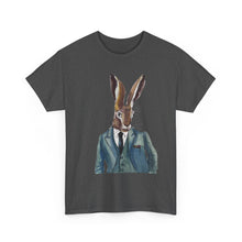 Laden Sie das Bild in den Galerie-Viewer, Anzughase – T-Shirt Unisex