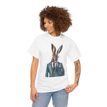 Laden Sie das Bild in den Galerie-Viewer, Anzughase – T-Shirt Unisex