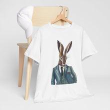 Laden Sie das Bild in den Galerie-Viewer, Anzughase – T-Shirt Unisex