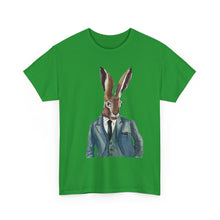Laden Sie das Bild in den Galerie-Viewer, Anzughase – T-Shirt Unisex