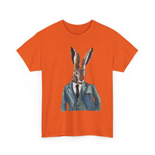 Laden Sie das Bild in den Galerie-Viewer, Anzughase – T-Shirt Unisex
