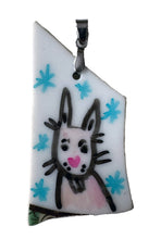 Laden Sie das Bild in den Galerie-Viewer, Porzellananhänger "Hase"
