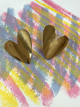 Laden Sie das Bild in den Galerie-Viewer, &quot;Goldene Herzen&quot; – Ohrringe mit Karte