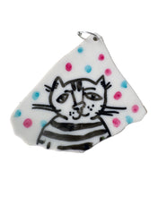 Laden Sie das Bild in den Galerie-Viewer, Porzellananhänger "Katzi"