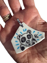 Laden Sie das Bild in den Galerie-Viewer, Porzellananhänger "Panda"