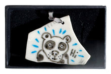 Laden Sie das Bild in den Galerie-Viewer, Porzellananhänger "Panda"