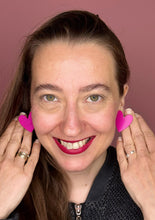 Laden Sie das Bild in den Galerie-Viewer, &quot;Pinke Herzen&quot; – Ohrringe mit Karte