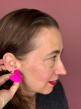 Laden Sie das Bild in den Galerie-Viewer, &quot;Pinke Herzen&quot; – Ohrringe mit Karte