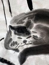Laden Sie das Bild in den Galerie-Viewer, Tuschezeichnung "Schlafende Katze (Hommage an Qin Tianzhu)"