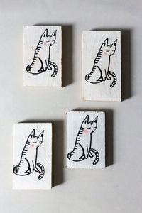 Objekt – Dösende Katze (Siebdruck auf Holz)