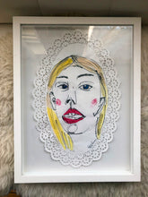 Laden Sie das Bild in den Galerie-Viewer, Tortendeckchenzeichnung - Dame mit blondem Haar